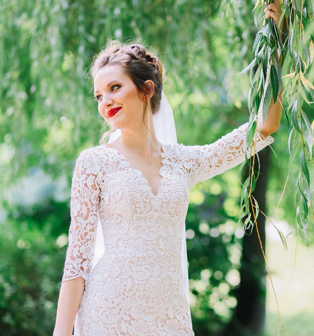 Beautiful bride Bride's look: @vika_komarik  viktoriamakeup.com  photo: @estme  #makeup #weddingmakeup #wedding #bride #makeupartist #stylist #hairstyle #weddinghairstyle #stylistkiev #makeupartistkiev #wedding #hair #bridalhair #bride #bridalmakeup #makeup #mua #muah @elstile @art4studio in Sand Diego, CA