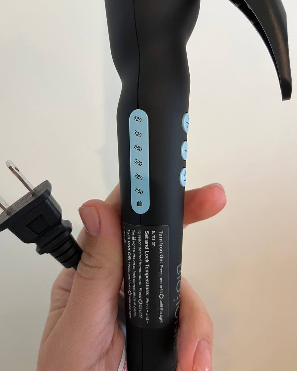 Testing new iron Bioionic 1,25” (32mm). Soft natural waves and adjustable temperature? @influenster #complimentary @bioionic #BioIonic #BioIonichair #YourCurlYourWay #hairstyle #hairstylesandiego #sandiegohairstylist in Sand Diego, CA