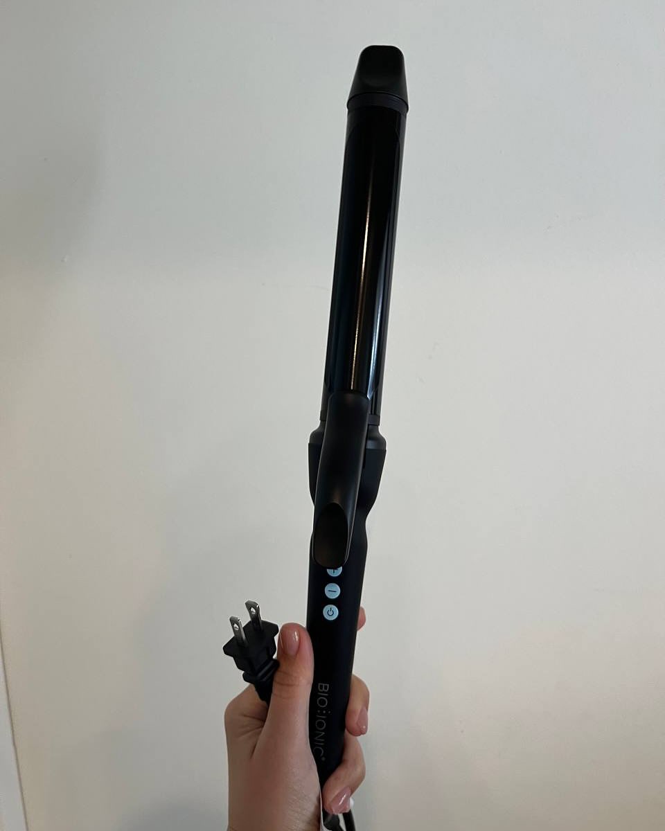 Testing new iron Bioionic 1,25” (32mm). Soft natural waves and adjustable temperature? @influenster #complimentary @bioionic #BioIonic #BioIonichair #YourCurlYourWay #hairstyle #hairstylesandiego #sandiegohairstylist in Sand Diego, CA