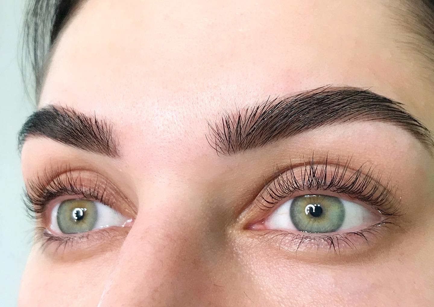 Eyebrow shaping with tweezers and henna coloring, plus lash lamination with InLei filler @inlei_italy @browhenna #browartistkyiv in Sand Diego, CA